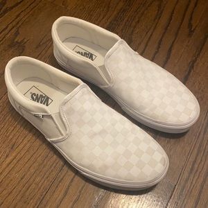 MEN’S WHITE CHECKERED VAN’S SIZE 10.5 - GREAT CONDITION